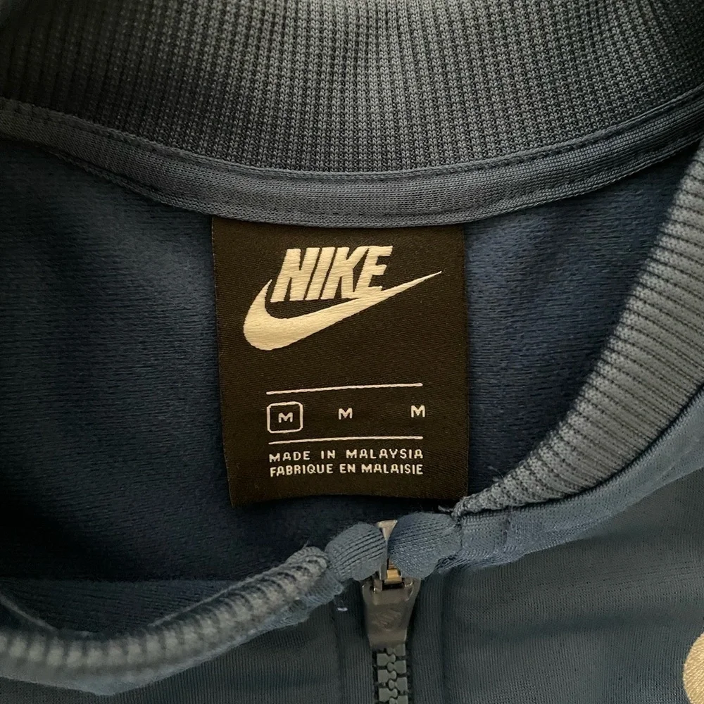 Kid’s Nike Track Jacket Size Medium, Blue
